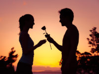 5 Romantic Gestures to Surprise Your Partner